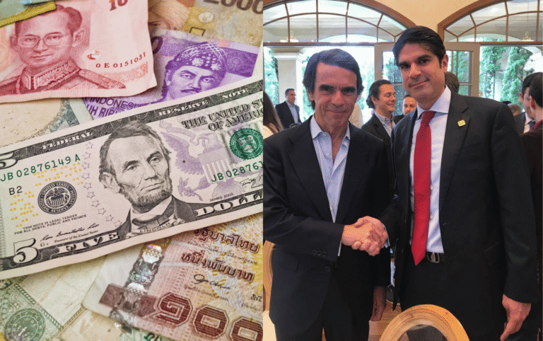Dos funcionarios con traje oscuro estrechando la mano en un encuentro diplomático oficial frente a la entrada del edificio del Ministerio de Asuntos Exteriores.